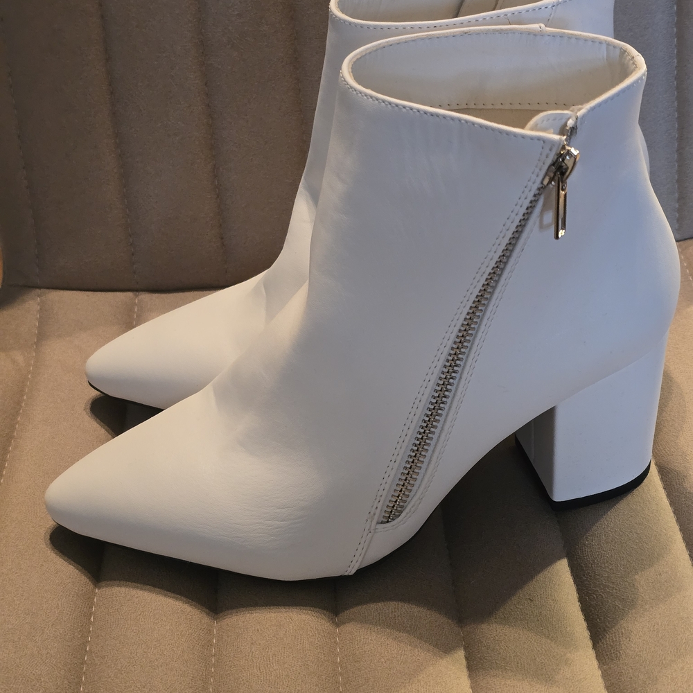Wild Diva White Pointed Zip-Detail Block Heel Ankle Booties